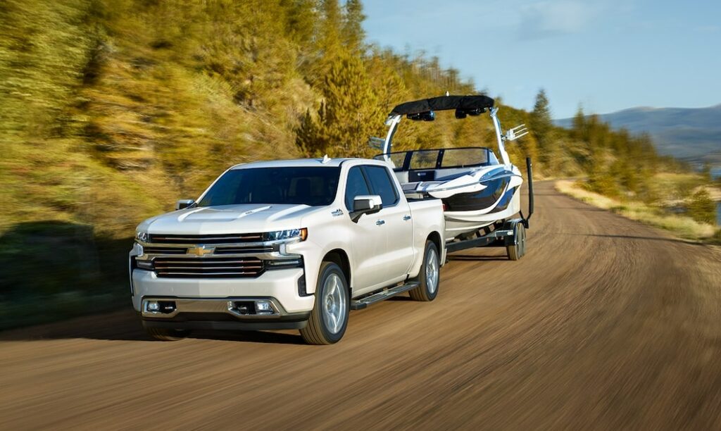 2021 silverado 4 cylinder turbo towing capacity